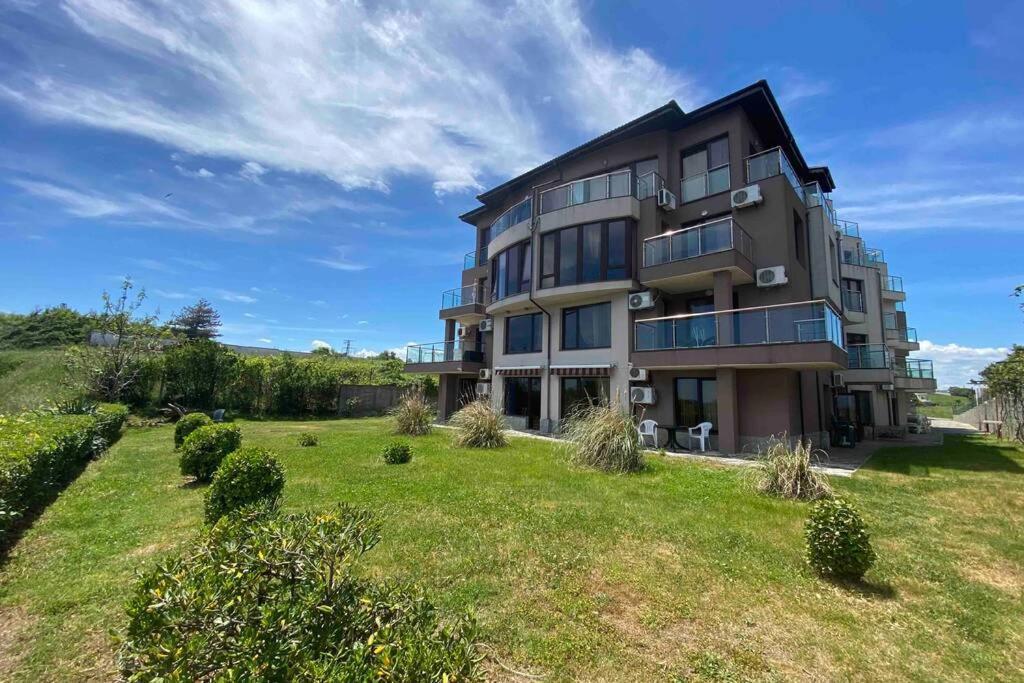 Apartamento Seaview Dreamy With A Pool And Garden